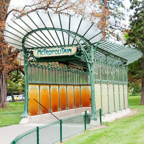Art nouveau sur les traces d'Hector Guimard