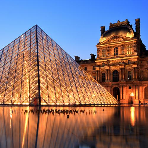 Le louvre de nuit